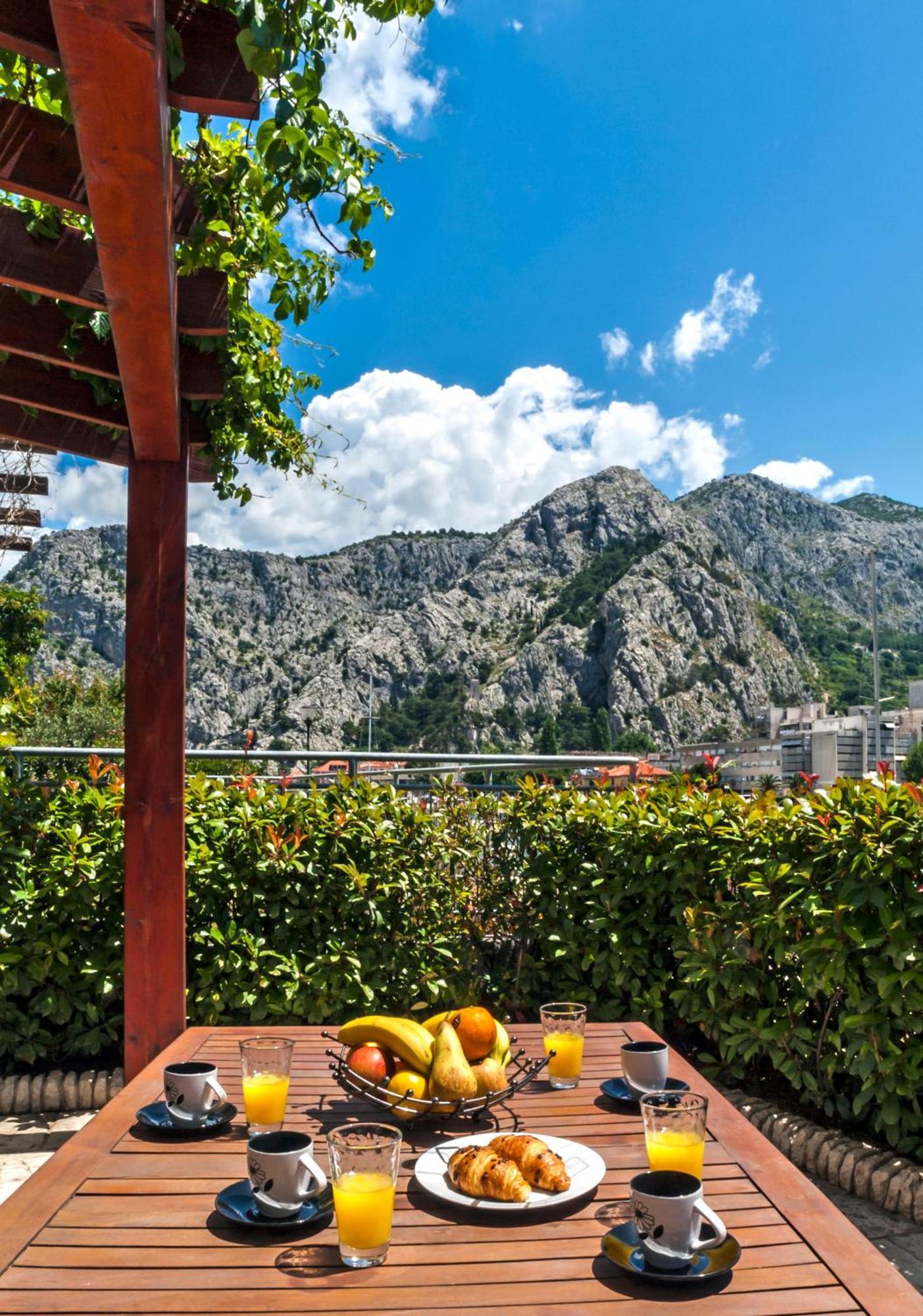 Apartment Lejo Омиш Экстерьер фото